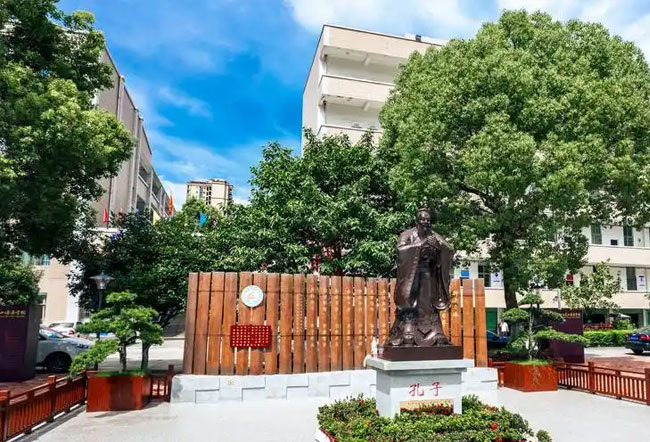 新宁县崀山培英学校